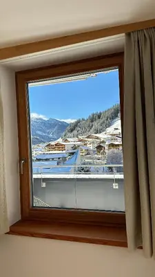 Ein allgemeiner Bergblick oder ein Berglick von des Hotels aus
