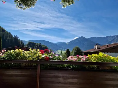 Ein allgemeiner Bergblick oder ein Berglick von der Ferienwohnung aus