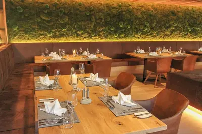 Ein Restaurant oder anderes Speiselokal in der Unterkunft Hotel Edelweiss