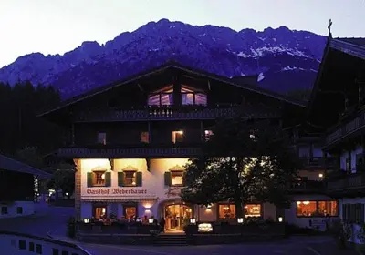 Ein allgemeiner Bergblick oder ein Berglick von des Hotels aus