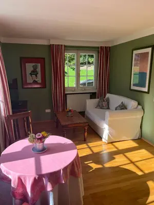 Ein Sitzbereich in der Unterkunft Landgasthof Hotel Linde