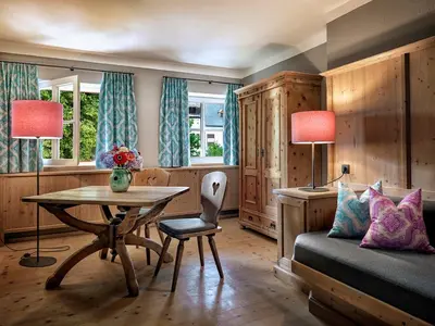 Ein Sitzbereich in der Unterkunft Landgasthof Hotel Linde