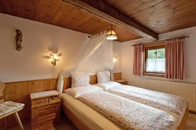 Ein Bett oder Betten in einem Zimmer der Unterkunft Apartment Landhaus Mühlau in Tirol