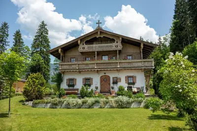 Ein Garten an der Unterkunft Apartment Landhaus Mühlau in Tirol