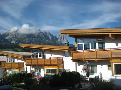 Ein allgemeiner Bergblick oder ein Berglick von des Ferienhauses aus
