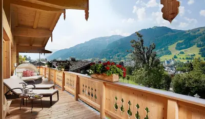 Ein allgemeiner Bergblick oder ein Berglick von des Chalets aus