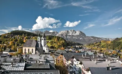 Ein allgemeiner Bergblick oder ein Berglick von des Chalets aus