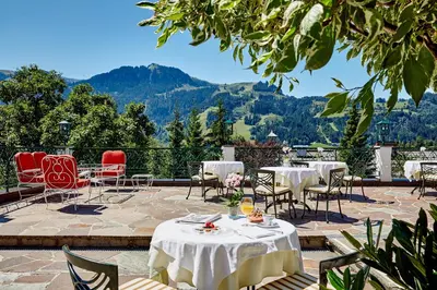Ein allgemeiner Bergblick oder ein Berglick von des Chalets aus