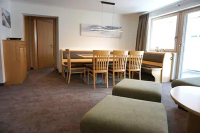Ein Sitzbereich in der Unterkunft Appartements Bergsonne