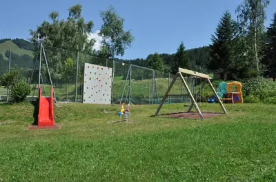 Ein Kinderspielbereich in der Unterkunft Hotel Kitzspitz