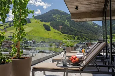 Ein allgemeiner Bergblick oder ein Berglick von des Hotels aus