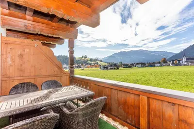 Ein allgemeiner Bergblick oder ein Berglick von der Ferienwohnung aus