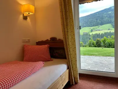 Ein Bett oder Betten in einem Zimmer der Unterkunft Haus Schmetterling