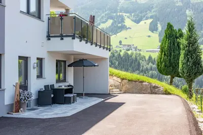 Ein allgemeiner Bergblick oder ein Berglick von der Ferienwohnung aus