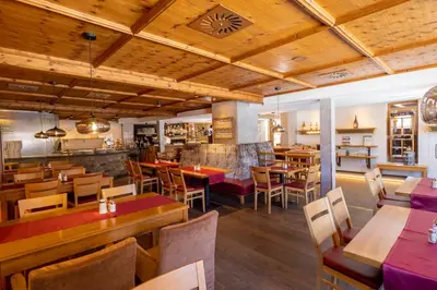 Ein Restaurant oder anderes Speiselokal in der Unterkunft Gasthaus Jakober