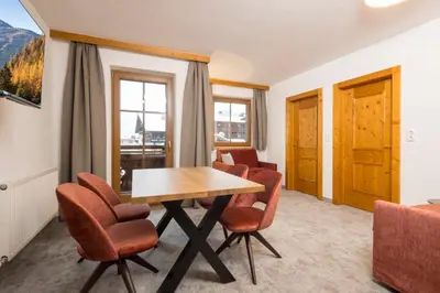 Ein Sitzbereich in der Unterkunft Gasthaus Jakober