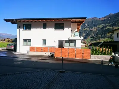 Ein allgemeiner Bergblick oder ein Berglick von der Ferienwohnung aus