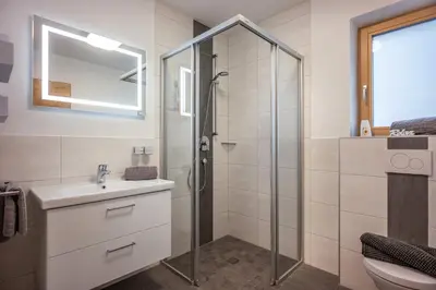 Ein Badezimmer in der Unterkunft Apart Alpenrose