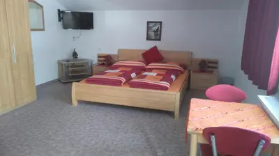 Ein Bett oder Betten in einem Zimmer der Unterkunft Ferienwohnungen Egger