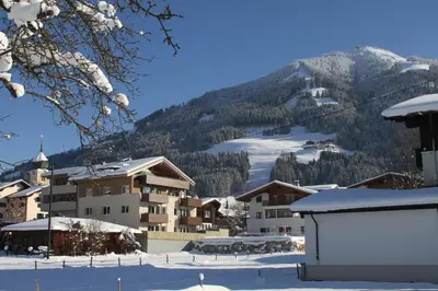 Ein allgemeiner Bergblick oder ein Berglick von der Ferienwohnung aus