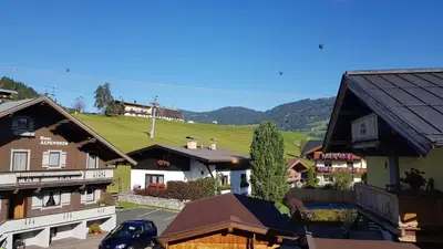 Ein allgemeiner Bergblick oder ein Berglick von des Bed & Breakfasts aus