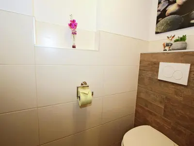 Ein Badezimmer in der Unterkunft Spacious Holiday Home near Ski Area in Kaltenbach