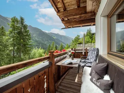 Ein allgemeiner Bergblick oder ein Berglick von der Ferienwohnung aus