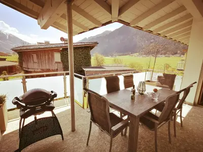 Ein allgemeiner Bergblick oder ein Berglick von der Ferienwohnung aus