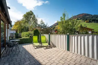 Ein allgemeiner Bergblick oder ein Berglick von des Chalets aus