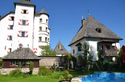 Der Swimmingpool an oder in der Nähe von Schloss Münichau