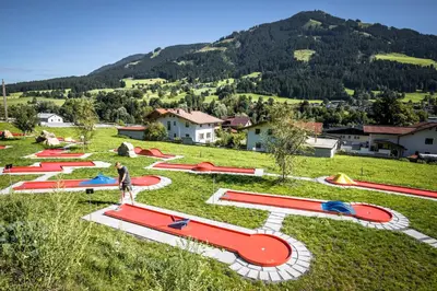 Ein allgemeiner Bergblick oder ein Berglick von des Hotels aus