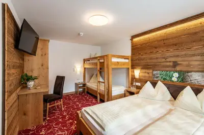 Ein Bett oder Betten in einem Zimmer der Unterkunft Hotel Apart Garni Heisenhof