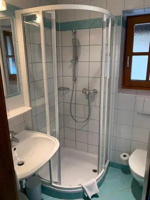 Ein Badezimmer in der Unterkunft Pension Schmidinger