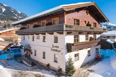 Ein allgemeiner Bergblick oder ein Berglick von des Bed & Breakfasts aus