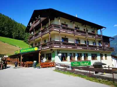 Das Gebäude in dem sich die Pension befindet