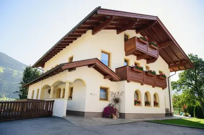 Ein allgemeiner Bergblick oder ein Berglick von der Ferienwohnung aus