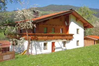 Ein allgemeiner Bergblick oder ein Berglick von der Ferienwohnung aus