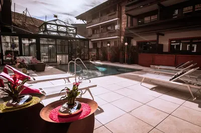 Der Swimmingpool an oder in der Nähe von Hotel Panther'A