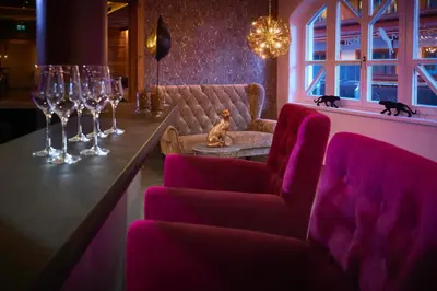 Ein Sitzbereich in der Unterkunft Hotel Panther'A