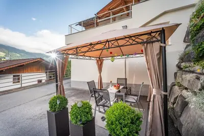 Ein allgemeiner Bergblick oder ein Berglick von der Ferienwohnung aus