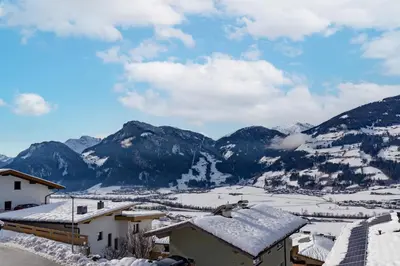 Ein allgemeiner Bergblick oder ein Berglick von der Ferienwohnung aus
