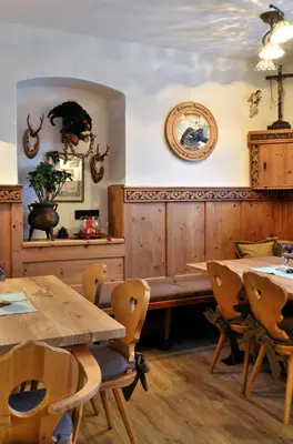 Ein Restaurant oder anderes Speiselokal in der Unterkunft Hotel-Gasthof zur Schönen Aussicht