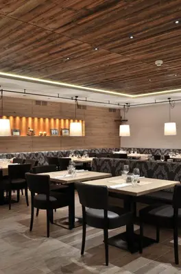 Ein Restaurant oder anderes Speiselokal in der Unterkunft Hotel-Gasthof zur Schönen Aussicht