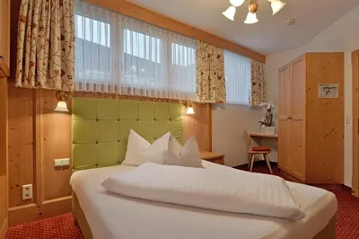Ein Bett oder Betten in einem Zimmer der Unterkunft Hotel Tiroler Stuben