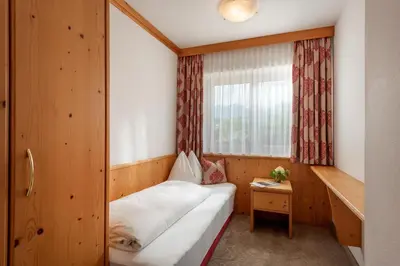 Ein Bett oder Betten in einem Zimmer der Unterkunft Hotel Tiroler Stuben