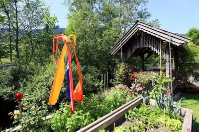 Ein Garten an der Unterkunft Ferienwohnungen Max Schermer