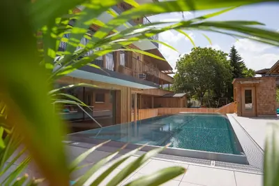 Der Swimmingpool an oder in der Nähe von Appartement Zillertal Klee mit Restaurant KleemenTine