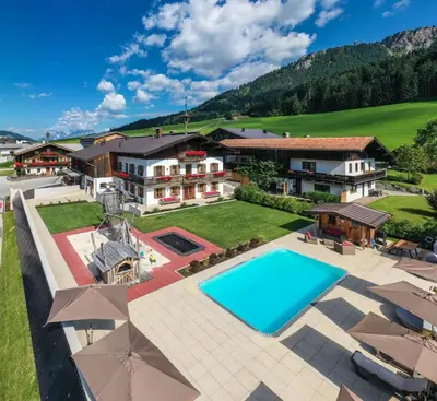 Ein allgemeiner Bergblick oder ein Berglick von der Ferienwohnung aus