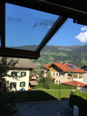 Ein allgemeiner Bergblick oder ein Berglick von der Ferienwohnung aus