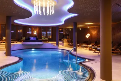 Der Swimmingpool an oder in der Nähe von Sporthotel Ellmau in Tirol